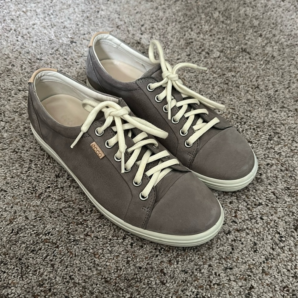 ECCO Women Sneakers
Gray Soft 8 Leather Shoes Lace Up